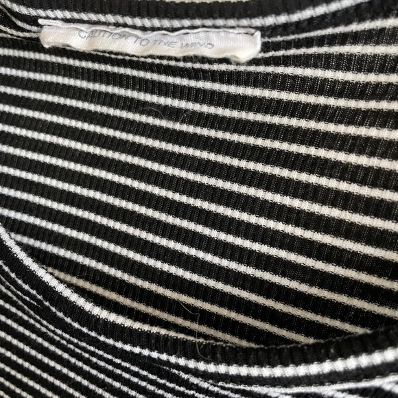 Striped Cropped T-shirt - Picture 4 of 4